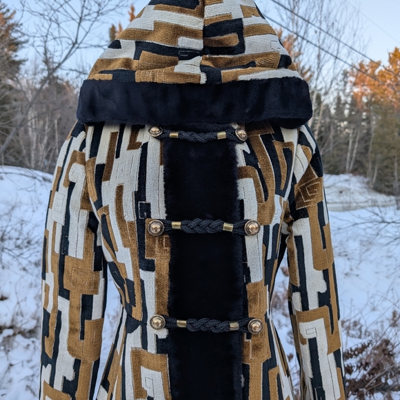 GORGEOUS 70'S MADE IN CANADA IRVING POSLUNS VINTAGE CHENILLE CARPET COAT - Picture 7 of 16